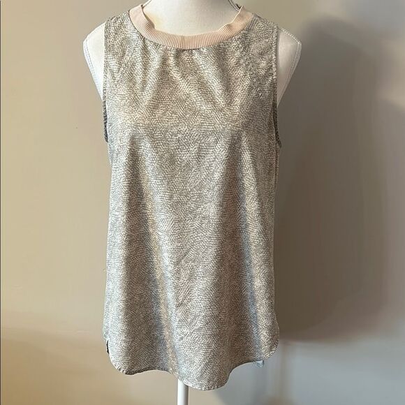 Athleta Zephyr Green and Cream Snake Skin reptile print Sleeveless Top. Size M - Picture 1 of 7